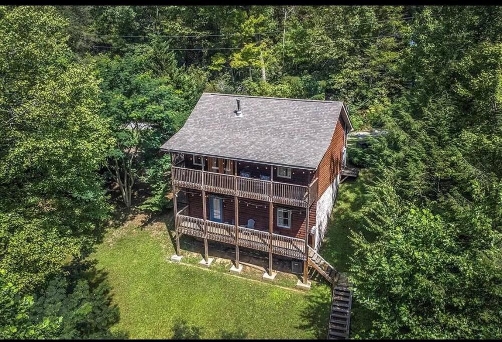 Smokey Mountain Retreat, Hot Tub, Game Room, Sleeps 8! Gatlinburg Exterior foto