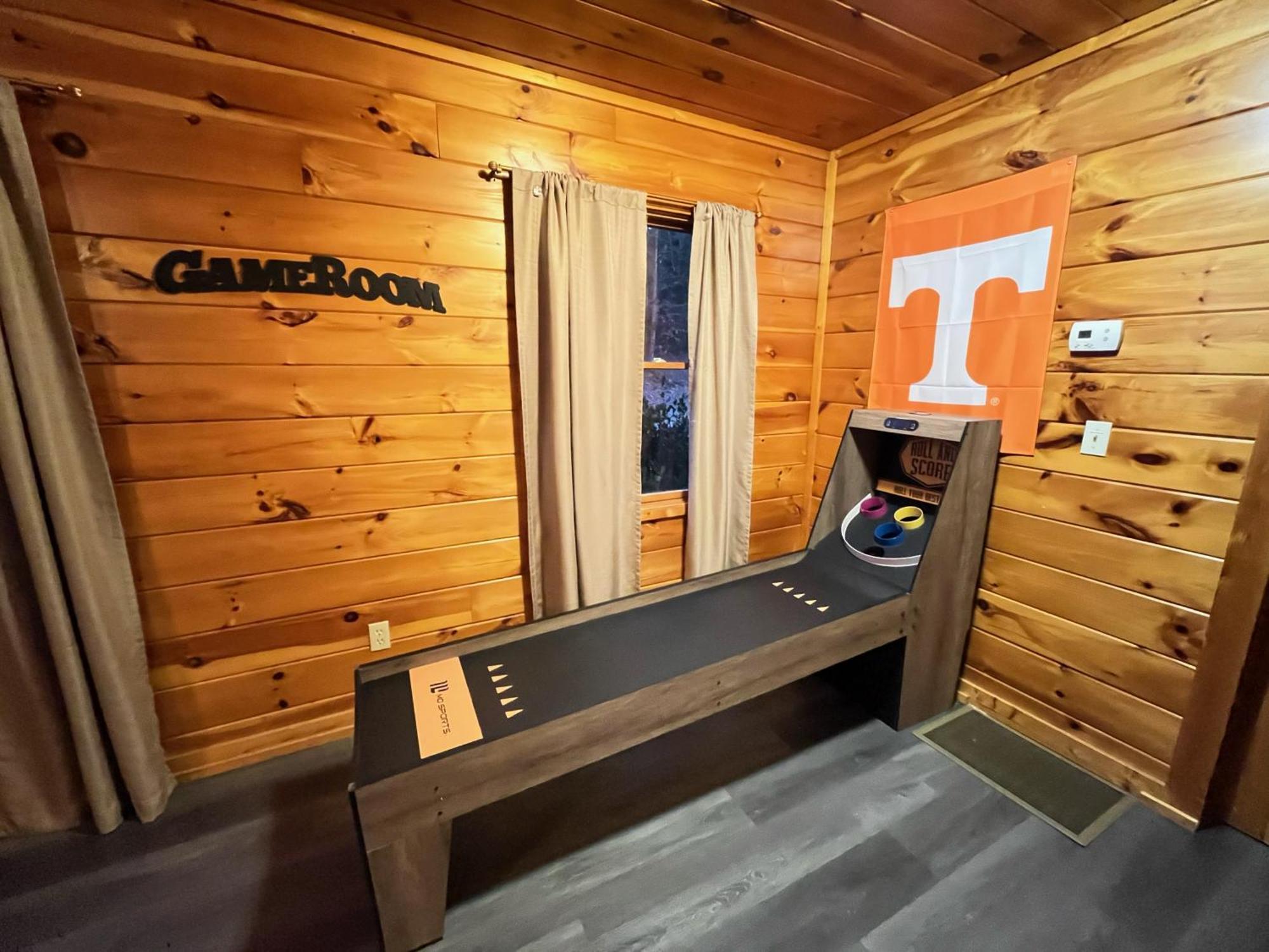 Smokey Mountain Retreat, Hot Tub, Game Room, Sleeps 8! Gatlinburg Exterior foto